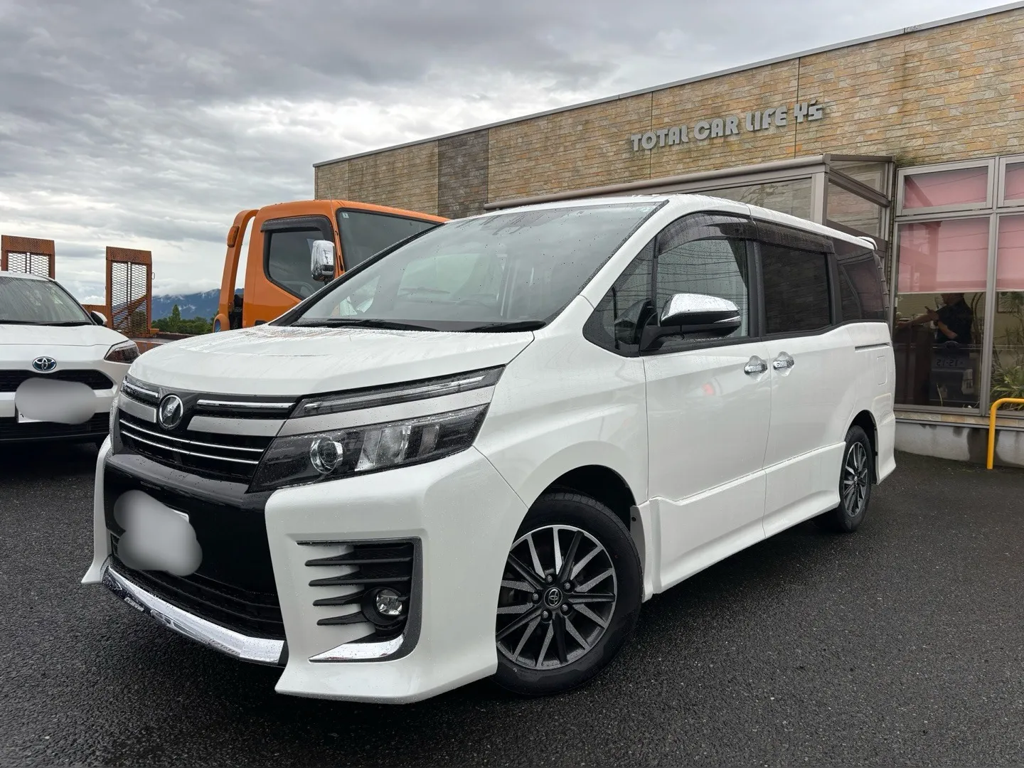TOYOTA ヴォクシー ZRR80 中古車販売